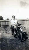 Harold_on_his_bike_with_dog.jpg (227669 bytes)